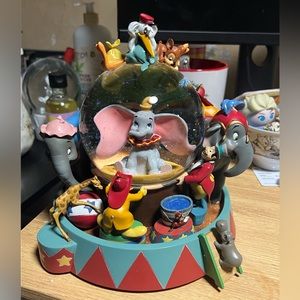 Dumbo Snowglobe